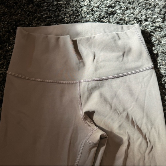 Lululemon Wunder Unders. Size 8. 25 inch length. - Picture 2 of 5